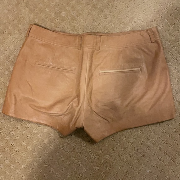 Neutral leather shorts by Vince - Picture 3 of 4